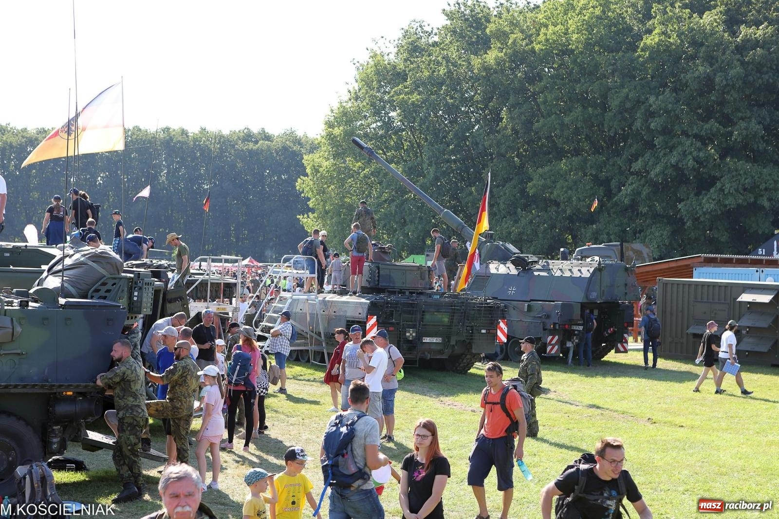 Zdjęcie w galerii na portalu naszraciborz.pl: Tysiące ludzi na Dniach NATO w Ostrawie. Polska specjalnym partnerem wydarzenia [FOTO] wiadomości z regionu