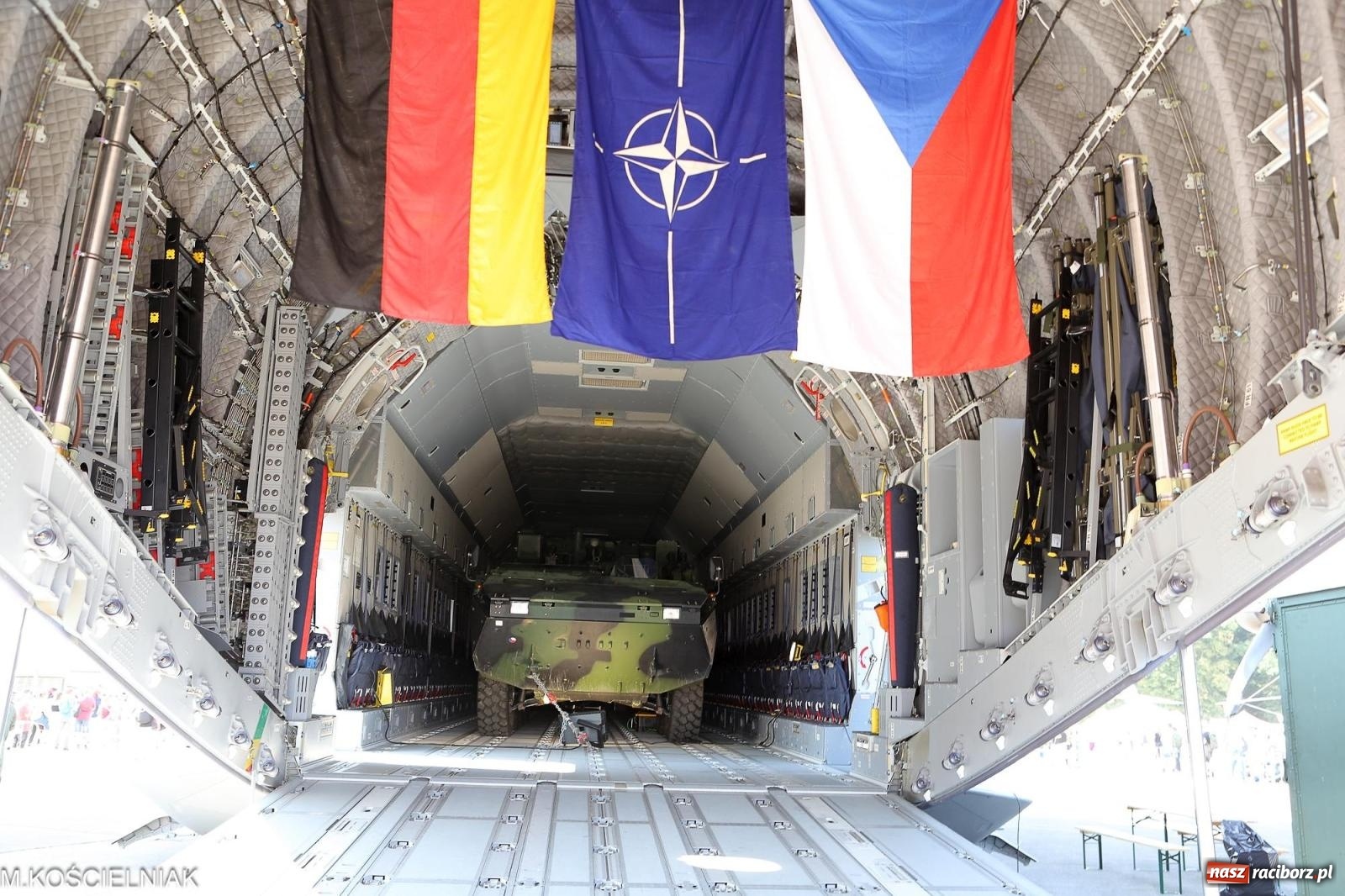 Zdjęcie w galerii na portalu naszraciborz.pl: Tysiące ludzi na Dniach NATO w Ostrawie. Polska specjalnym partnerem wydarzenia [FOTO] wiadomości z regionu