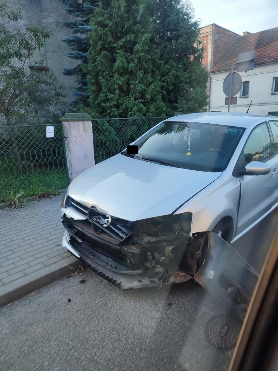 Zdjęcie w galerii na portalu naszraciborz.pl: Zderzenie przy mleczarni. Potrącenie na Jana Pawła II. Za kierownicą 72-latka wiadomości z regionu