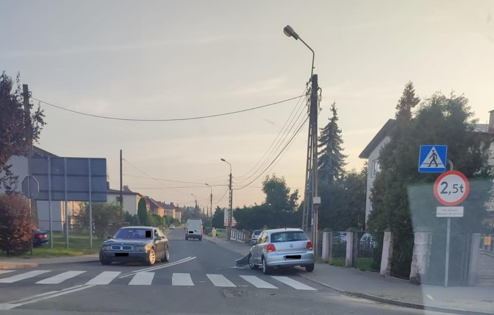 Zdjęcie w galerii na portalu naszraciborz.pl: Zderzenie przy mleczarni. Potrącenie na Jana Pawła II. Za kierownicą 72-latka wiadomości z regionu