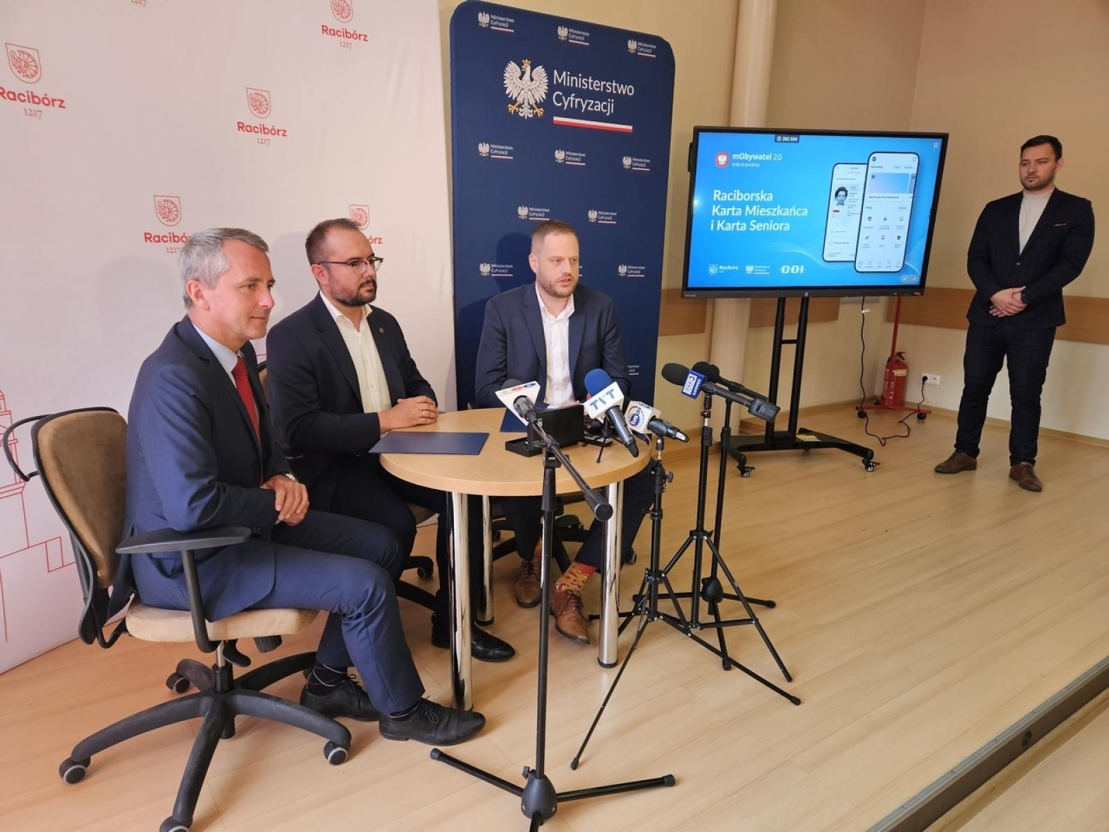 Zdjęcie w galerii na portalu naszraciborz.pl: Racibórz jako pierwsze śląskie miasto dołącza do mObywatela wiadomości z regionu