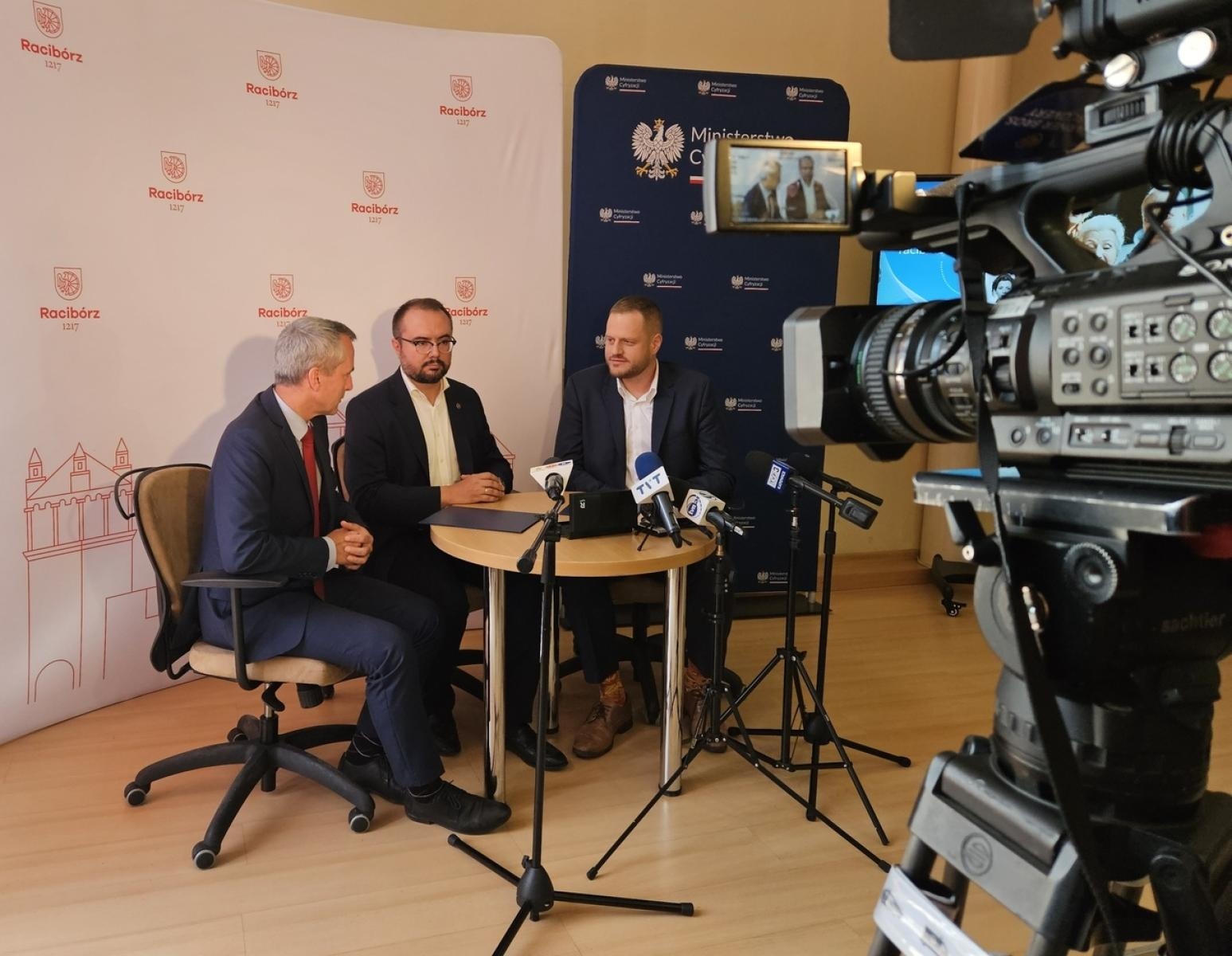 Zdjęcie w galerii na portalu naszraciborz.pl: Racibórz jako pierwsze śląskie miasto dołącza do mObywatela wiadomości z regionu