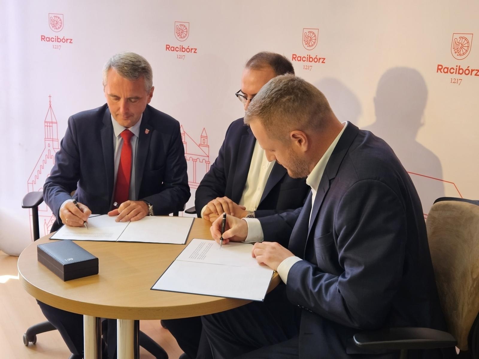 Zdjęcie w galerii na portalu naszraciborz.pl: Racibórz jako pierwsze śląskie miasto dołącza do mObywatela wiadomości z regionu