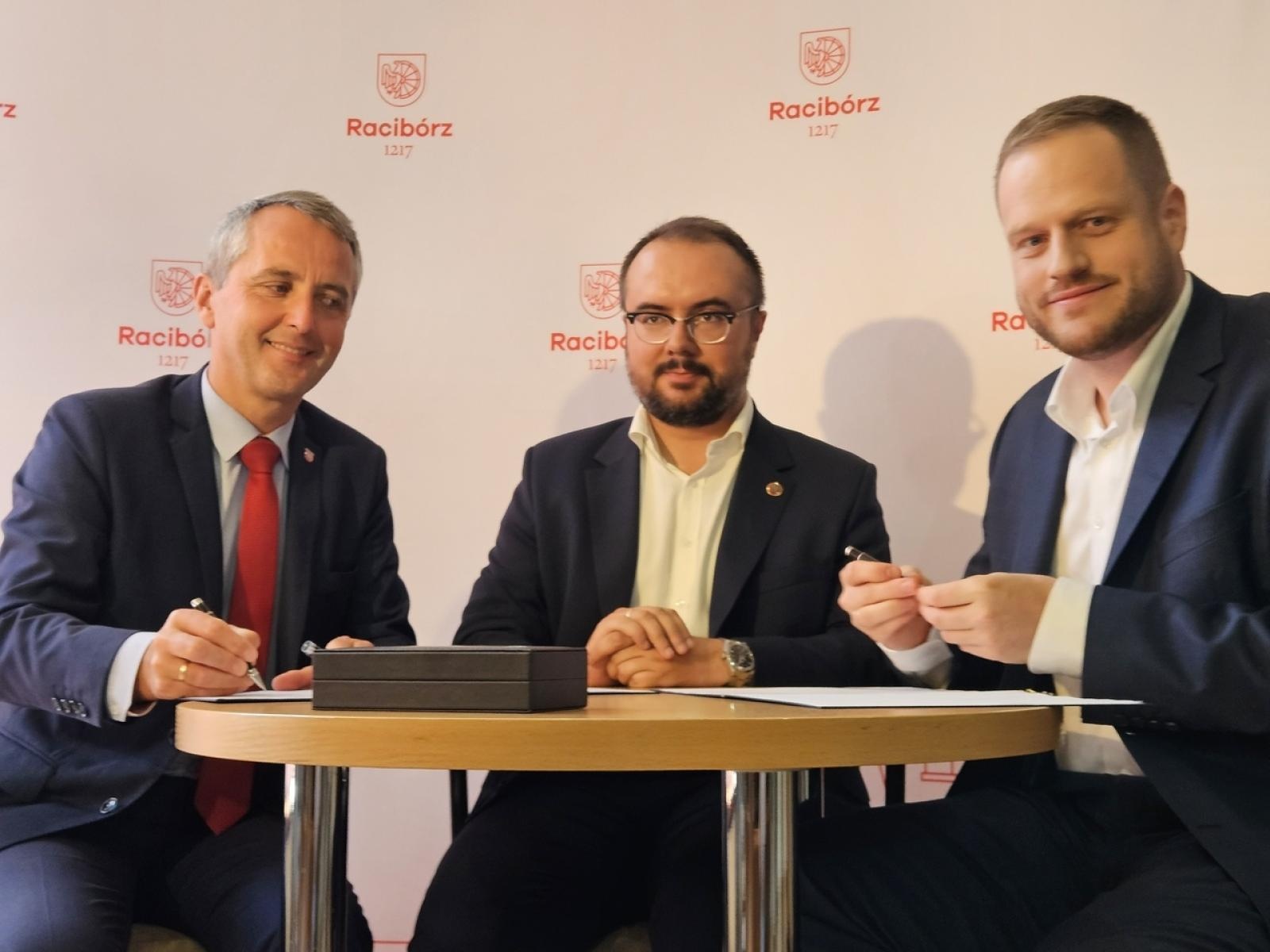 Zdjęcie w galerii na portalu naszraciborz.pl: Racibórz jako pierwsze śląskie miasto dołącza do mObywatela wiadomości z regionu