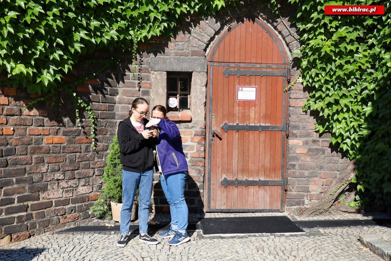 Zdjęcie w galerii na portalu naszraciborz.pl: Kraina Cienia – premiera bibliotecznej gry mobilnej wiadomości z regionu