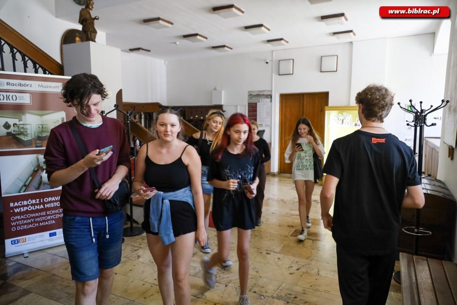 Zdjęcie w galerii na portalu naszraciborz.pl: Kraina Cienia – premiera bibliotecznej gry mobilnej wiadomości z regionu