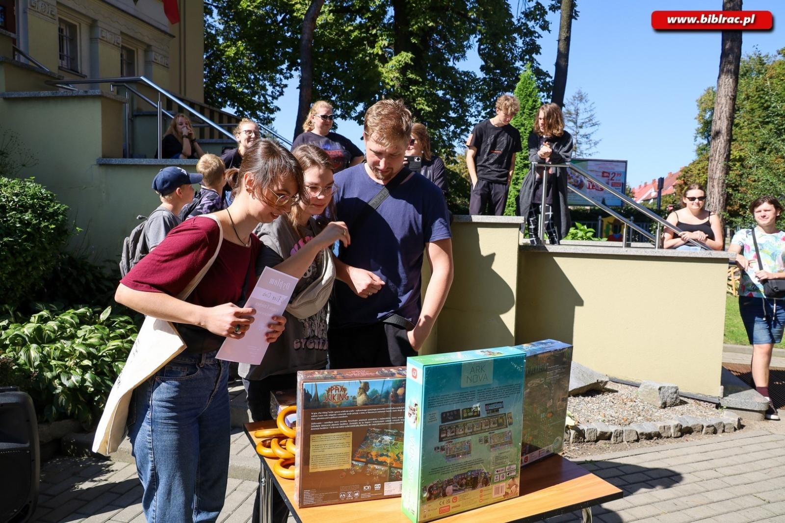 Zdjęcie w galerii na portalu naszraciborz.pl: Kraina Cienia – premiera bibliotecznej gry mobilnej wiadomości z regionu