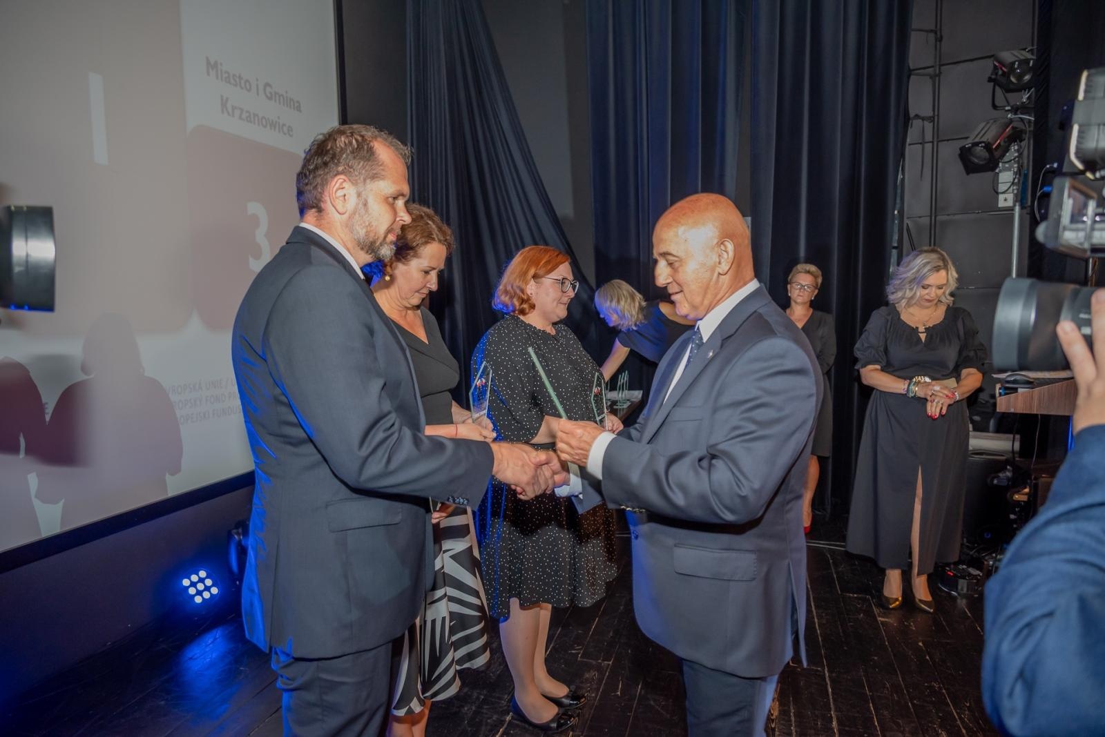 Zdjęcie w galerii na portalu naszraciborz.pl: Gala Funduszu Mikroprojektów Euroregionu Silesia w Boguminie wiadomości z regionu