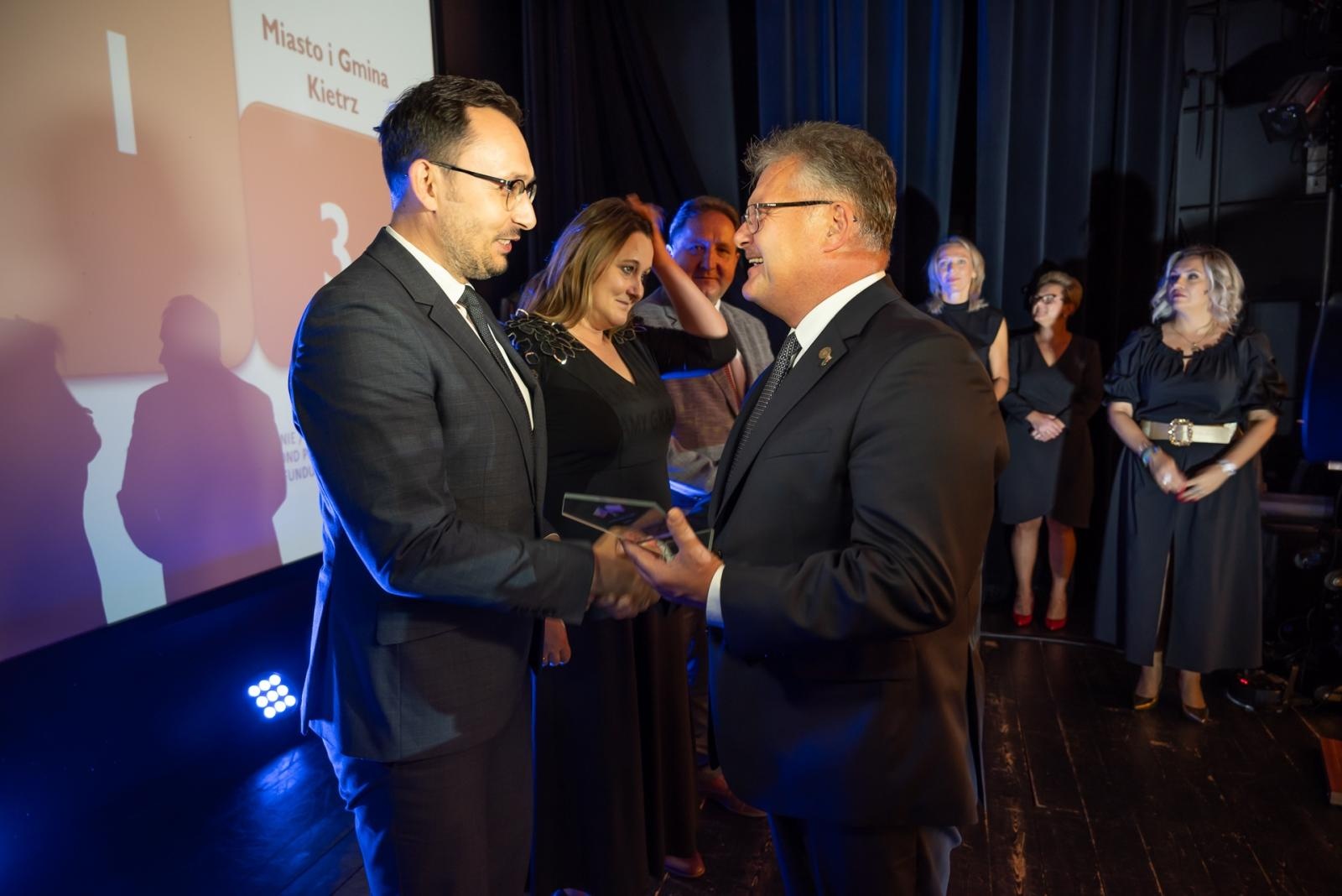 Zdjęcie w galerii na portalu naszraciborz.pl: Gala Funduszu Mikroprojektów Euroregionu Silesia w Boguminie wiadomości z regionu