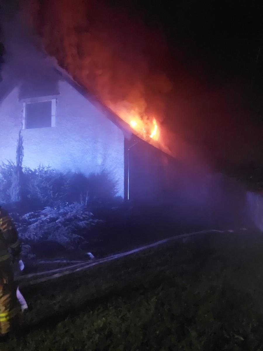 Zdjęcie w galerii na portalu naszraciborz.pl: W pożarze stracili dach nad głową i dobytek. Ruszyła sąsiedzka zbiórka wiadomości z regionu