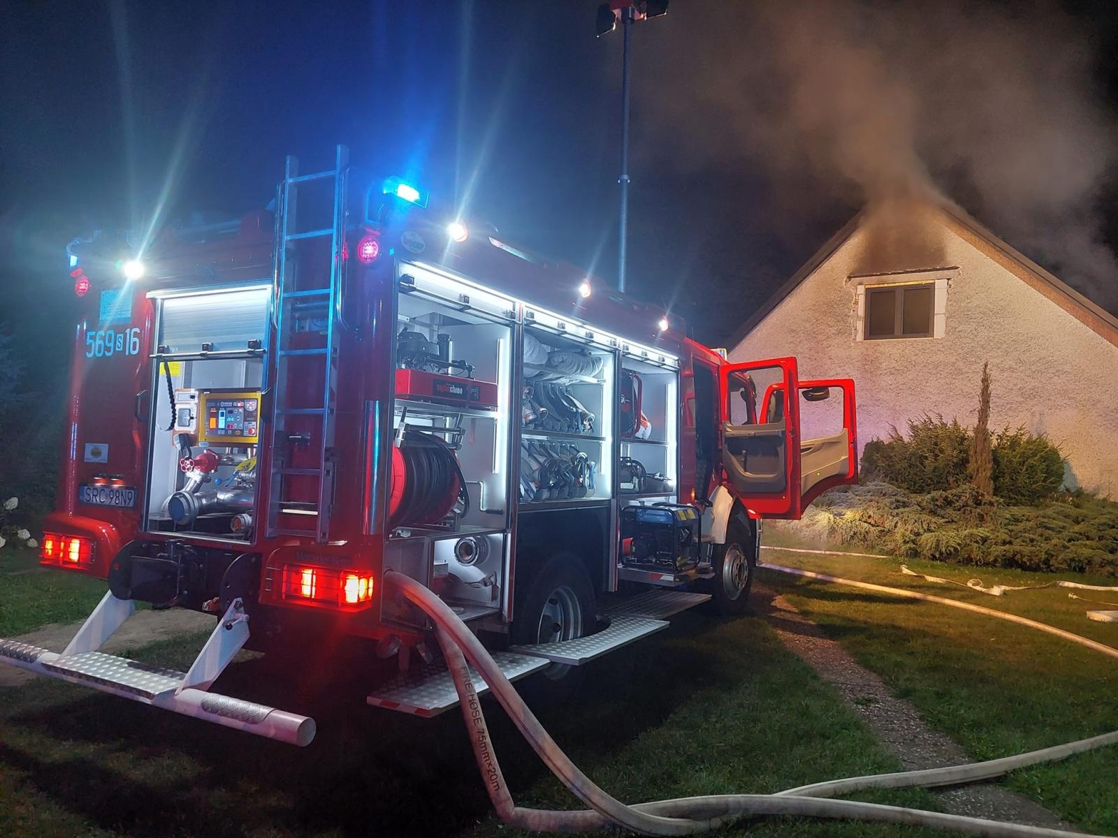 Zdjęcie w galerii na portalu naszraciborz.pl: W pożarze stracili dach nad głową i dobytek. Ruszyła sąsiedzka zbiórka wiadomości z regionu