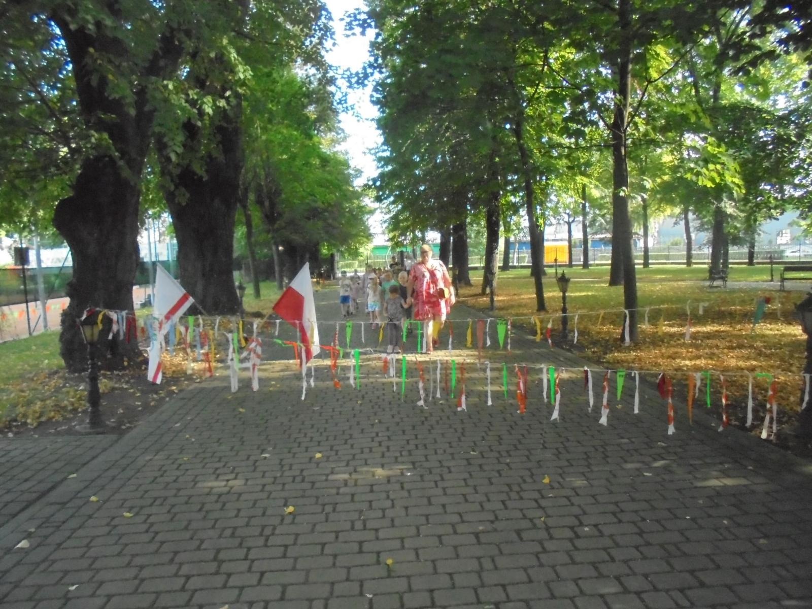 Zdjęcie w galerii na portalu naszraciborz.pl: Biedronki z Dwunastki na tenisowym korcie wiadomości z regionu