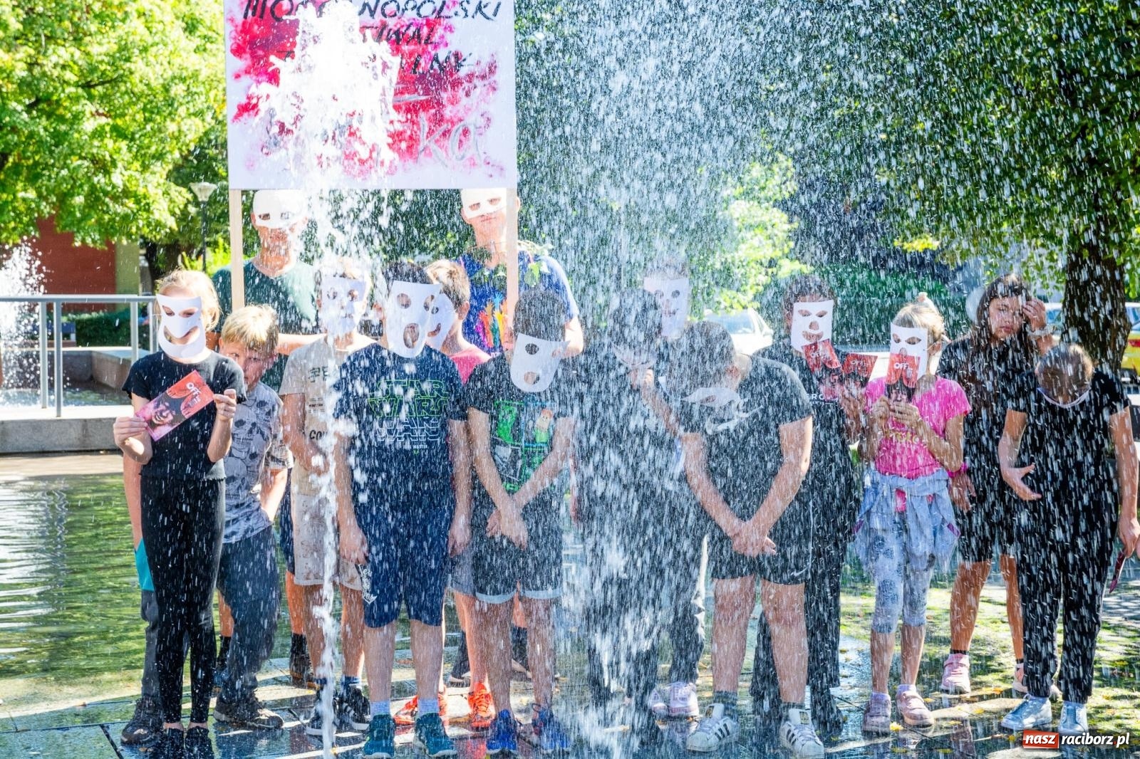 Zdjęcie w galerii na portalu naszraciborz.pl: Ruszył III Ogólnopolski Festiwal Teatralny OFF-ka [FOTO i WIDEO] wiadomości z regionu