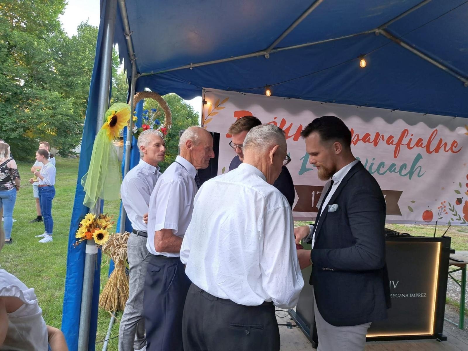 Zdjęcie w galerii na portalu naszraciborz.pl: Niedziela w Łubowicach pełna wrażeń – migawki z dożynek parafialnych wiadomości z regionu