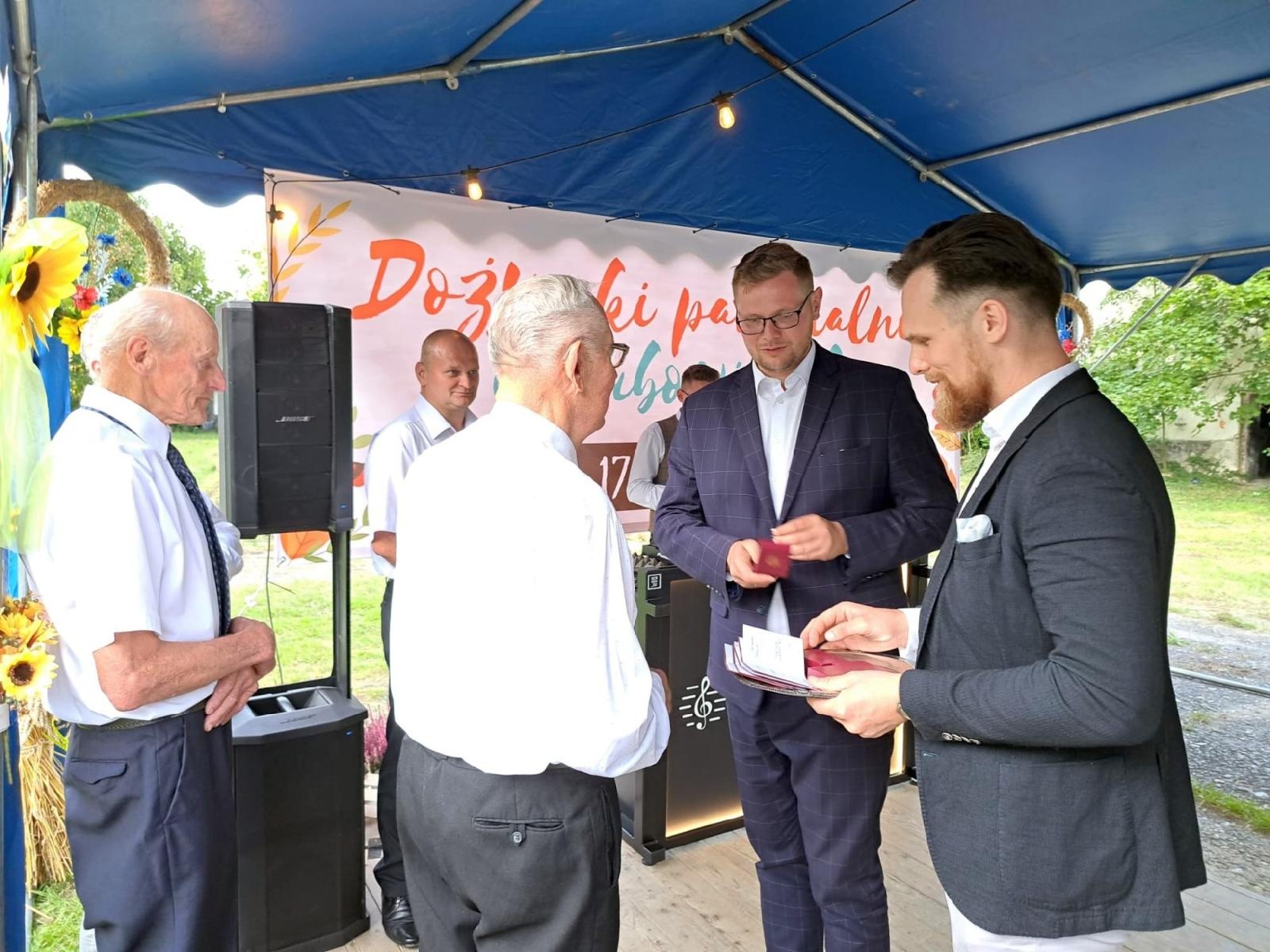 Zdjęcie w galerii na portalu naszraciborz.pl: Niedziela w Łubowicach pełna wrażeń – migawki z dożynek parafialnych wiadomości z regionu