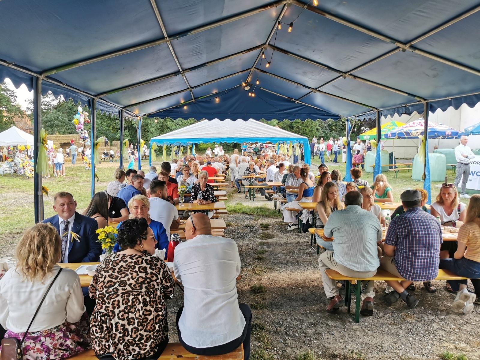 Zdjęcie w galerii na portalu naszraciborz.pl: Niedziela w Łubowicach pełna wrażeń – migawki z dożynek parafialnych wiadomości z regionu