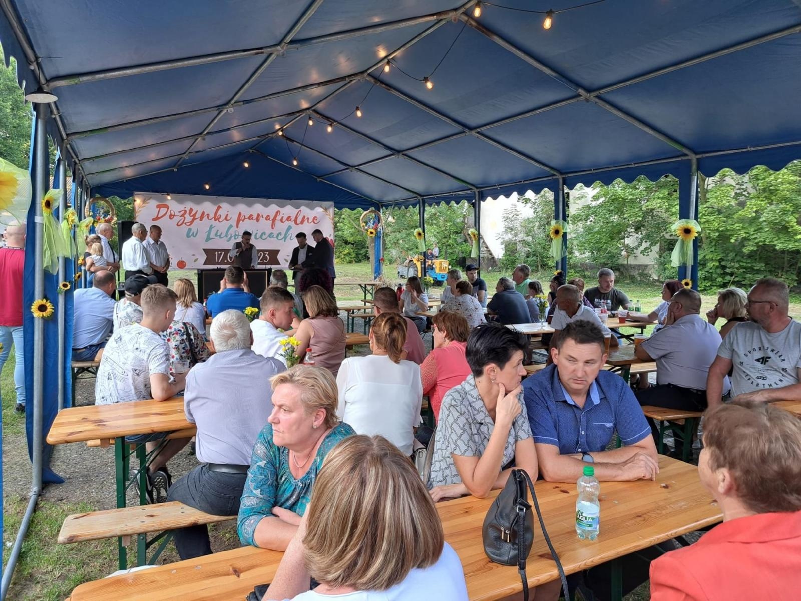 Zdjęcie w galerii na portalu naszraciborz.pl: Niedziela w Łubowicach pełna wrażeń – migawki z dożynek parafialnych wiadomości z regionu