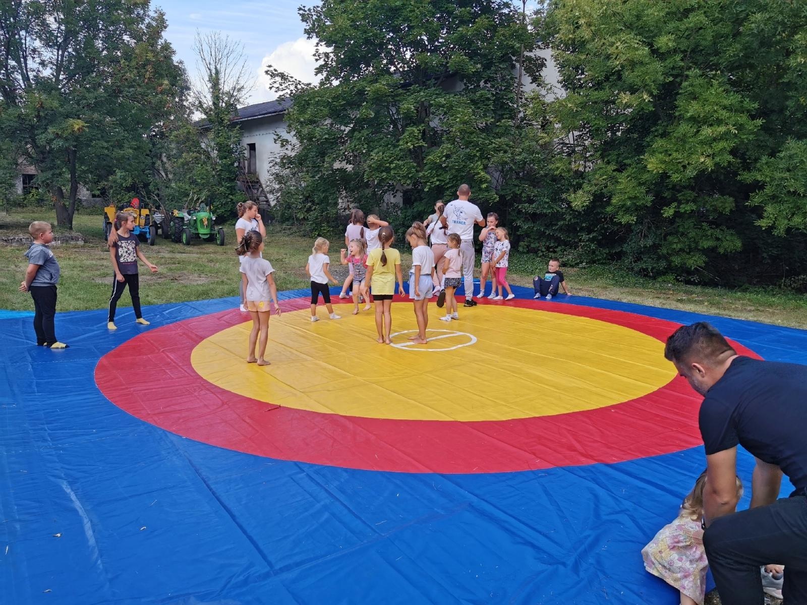Zdjęcie w galerii na portalu naszraciborz.pl: Niedziela w Łubowicach pełna wrażeń – migawki z dożynek parafialnych wiadomości z regionu