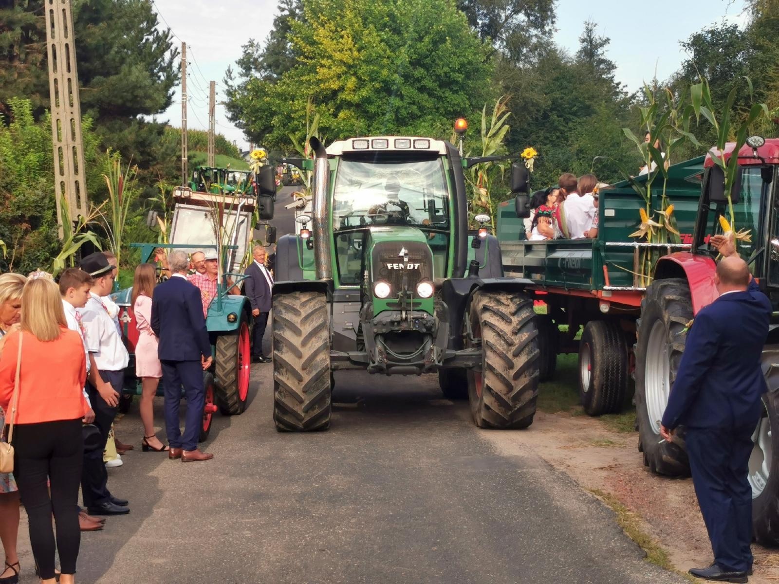 Zdjęcie w galerii na portalu naszraciborz.pl: Niedziela w Łubowicach pełna wrażeń – migawki z dożynek parafialnych wiadomości z regionu