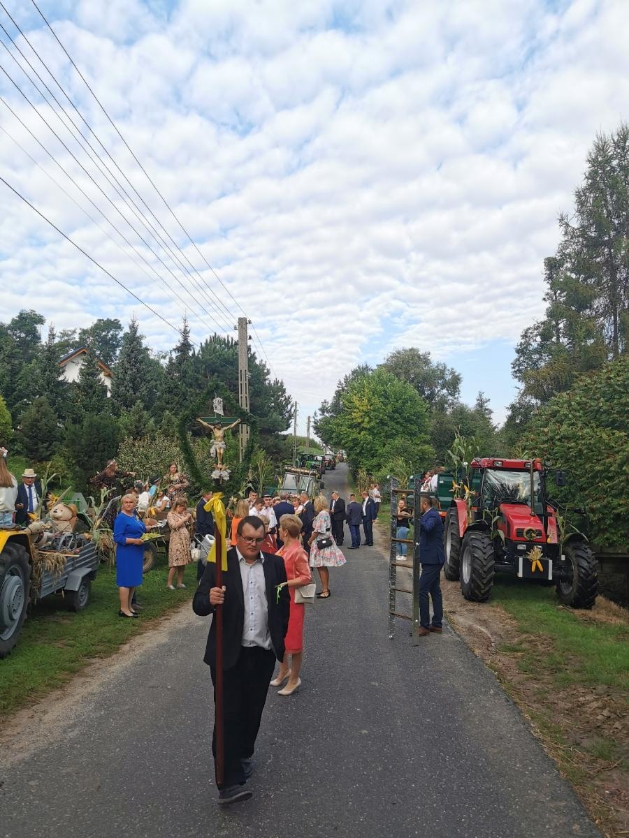 Zdjęcie w galerii na portalu naszraciborz.pl: Niedziela w Łubowicach pełna wrażeń – migawki z dożynek parafialnych wiadomości z regionu