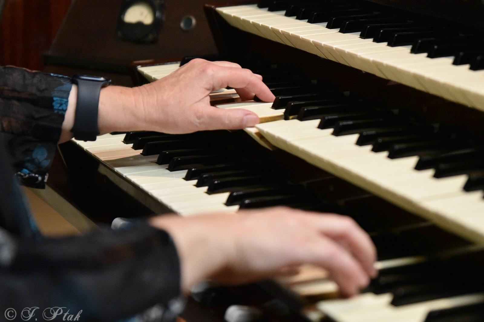 Zdjęcie w galerii na portalu naszraciborz.pl: Tianji Liu i Ewa Bąk na Dniach Muzyki Organowej w Raciborzu wiadomości z regionu