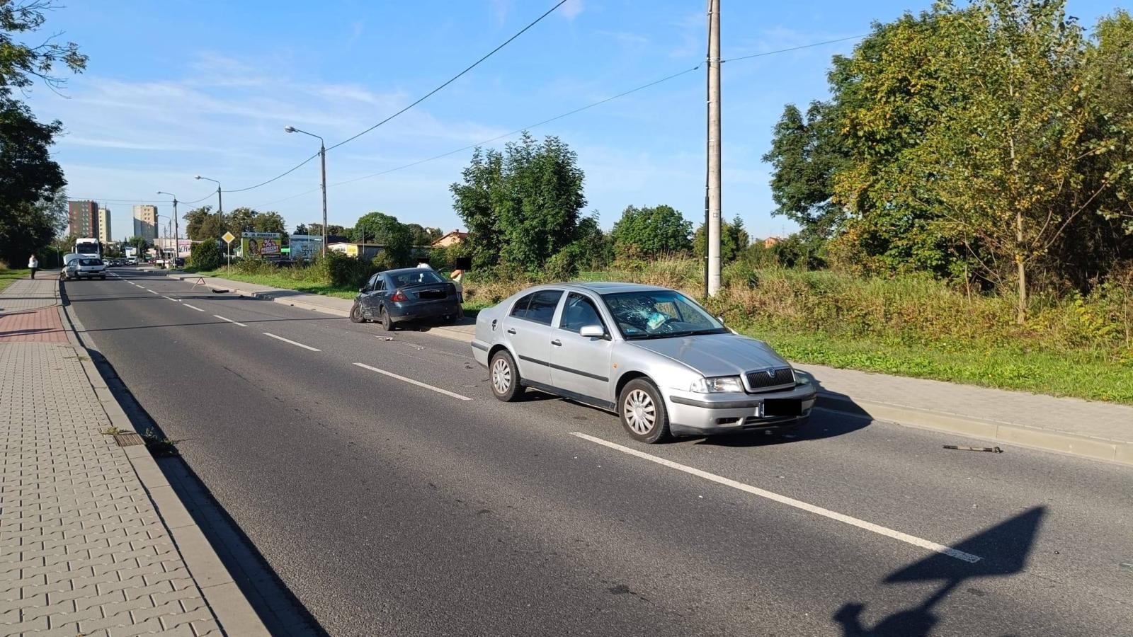 Zdjęcie w galerii na portalu naszraciborz.pl: Cztery samochody zderzyły się na Rudzkiej [FOTO] wiadomości z regionu