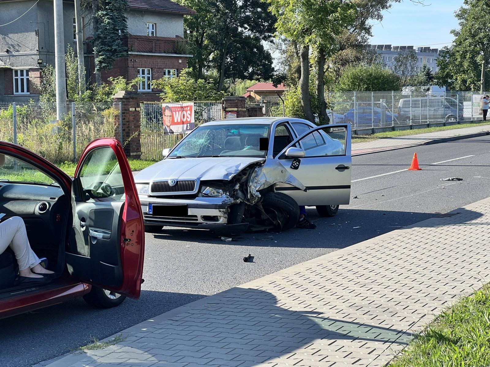 Zdjęcie w galerii na portalu naszraciborz.pl: Cztery samochody zderzyły się na Rudzkiej [FOTO] wiadomości z regionu