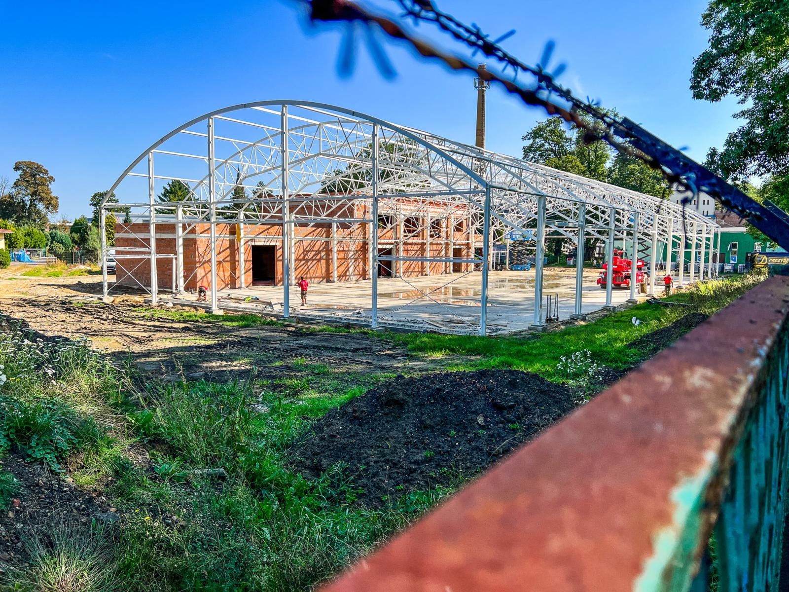 Zdjęcie w galerii na portalu naszraciborz.pl: Gorąco wokół lodowiska na Ostrogu. Sprawę bada prokurator, a firmy grożą zejściem z placu budowy wiadomości z regionu