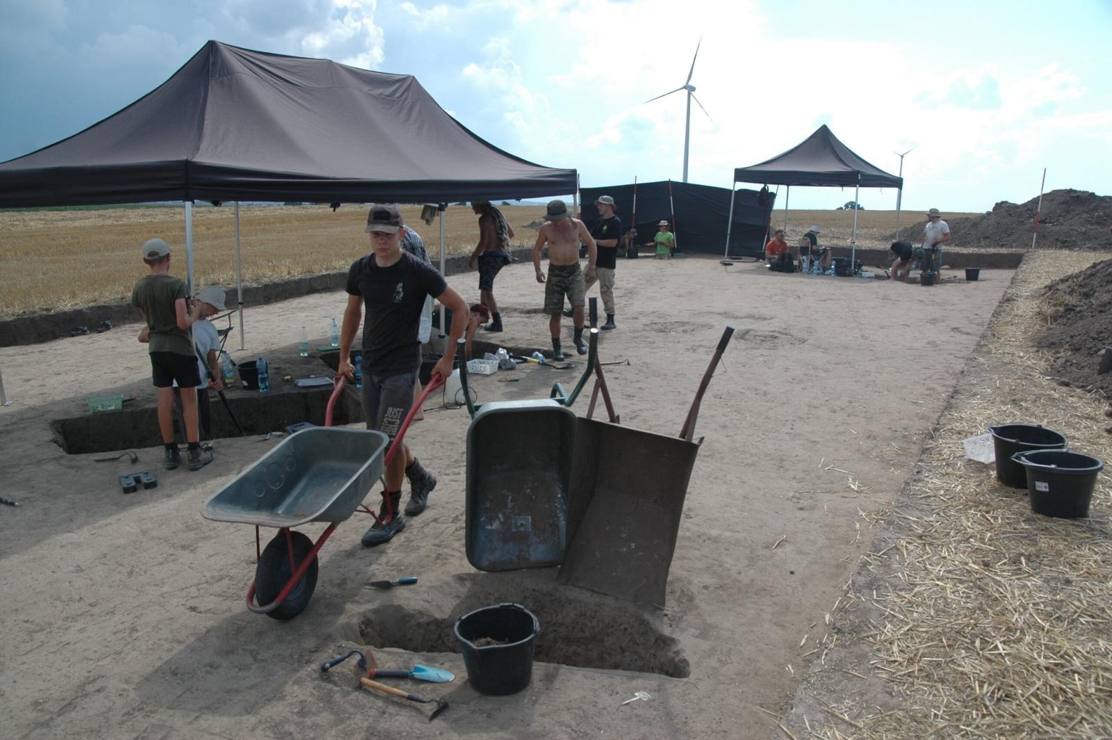 Zdjęcie w galerii na portalu naszraciborz.pl: Unikalna pamiątka po Celtach odkryta w Samborowicach. Najstarsza w Polsce wiadomości z regionu