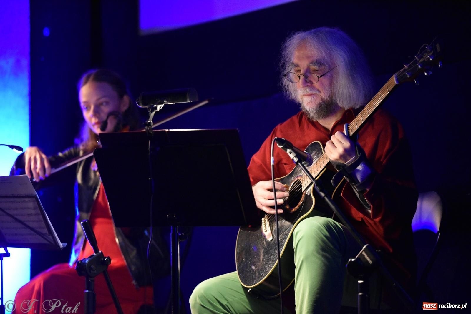 Zdjęcie w galerii na portalu naszraciborz.pl: CYGANKA AZA. Film z muzyką na żywo w Strzesze [FOTO i WIDEO] wiadomości z regionu