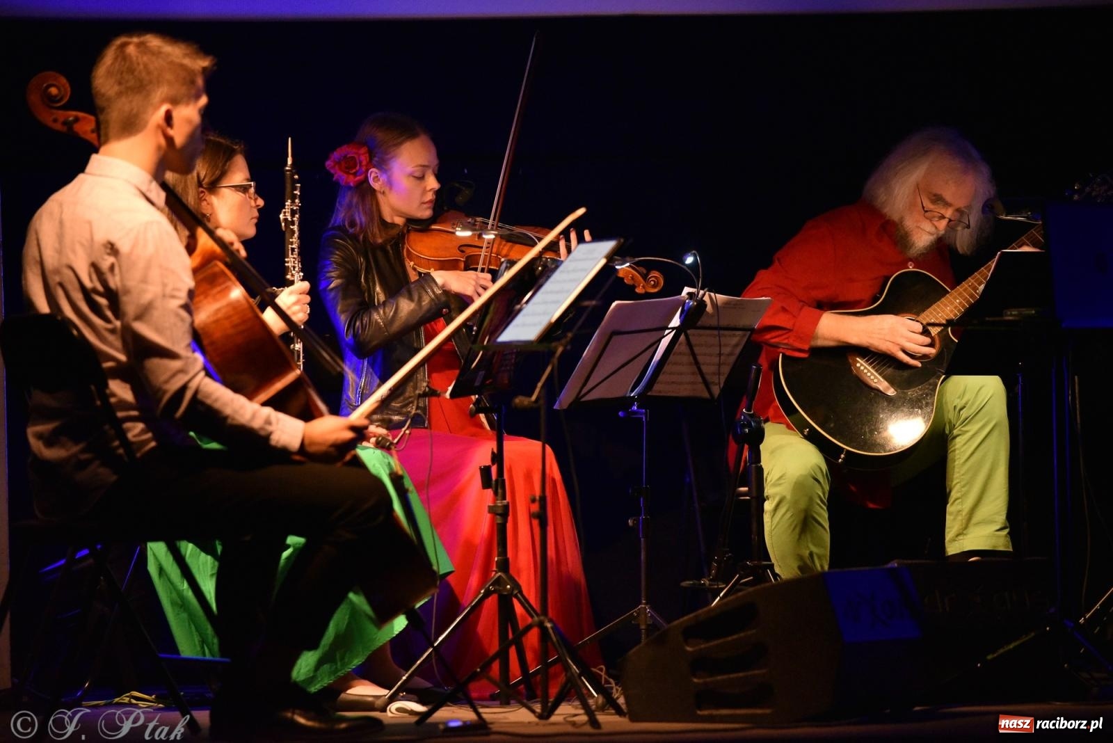 Zdjęcie w galerii na portalu naszraciborz.pl: CYGANKA AZA. Film z muzyką na żywo w Strzesze [FOTO i WIDEO] wiadomości z regionu