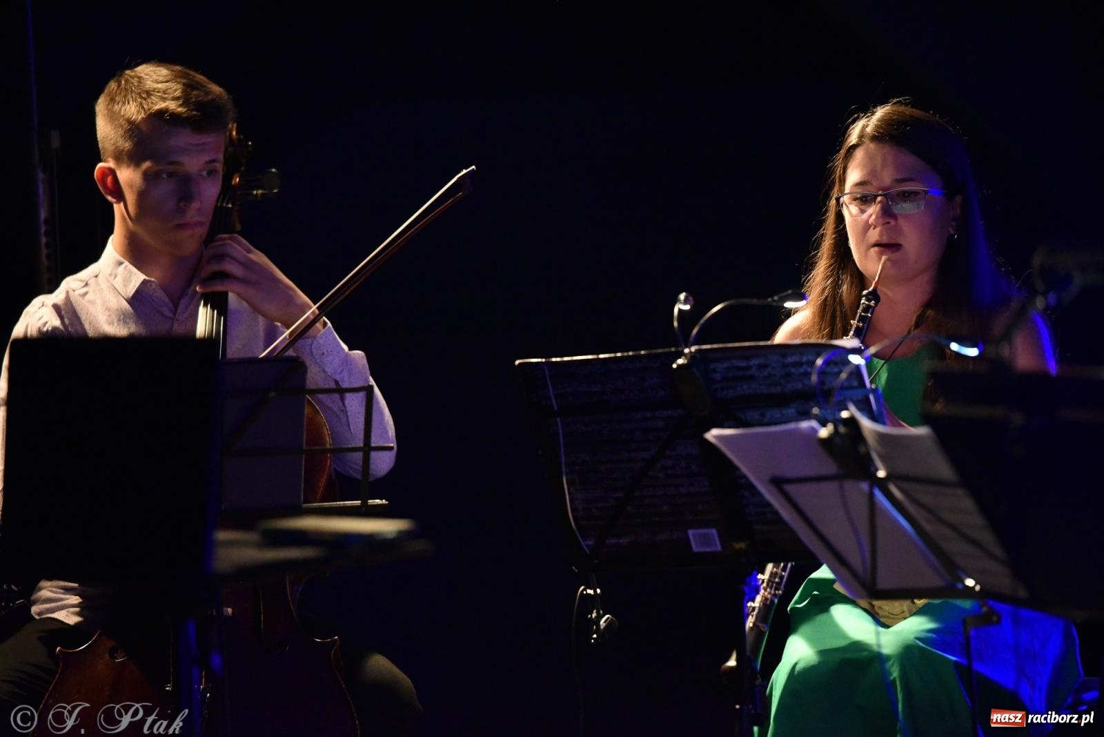 Zdjęcie w galerii na portalu naszraciborz.pl: CYGANKA AZA. Film z muzyką na żywo w Strzesze [FOTO i WIDEO] wiadomości z regionu