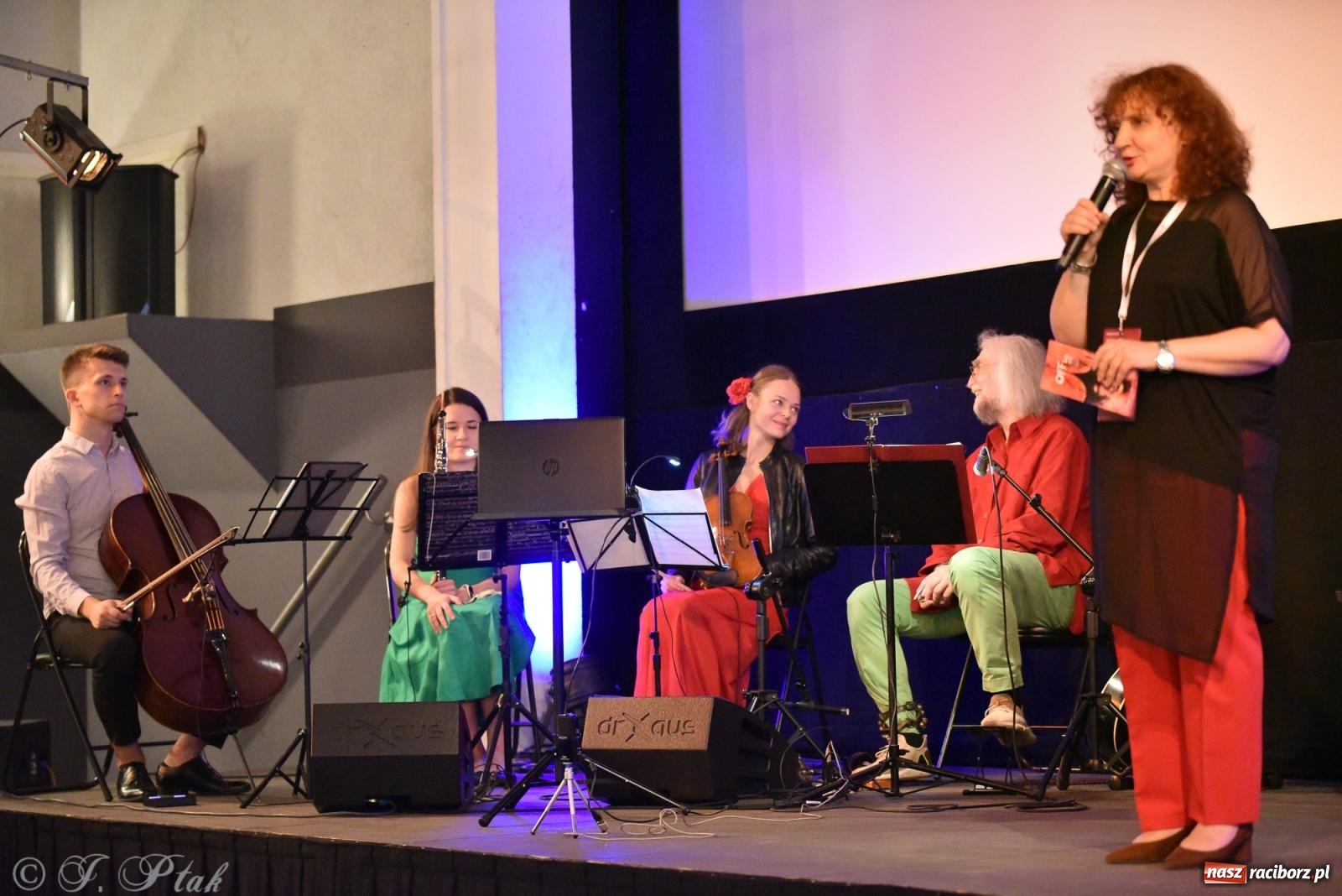 Zdjęcie w galerii na portalu naszraciborz.pl: CYGANKA AZA. Film z muzyką na żywo w Strzesze [FOTO i WIDEO] wiadomości z regionu