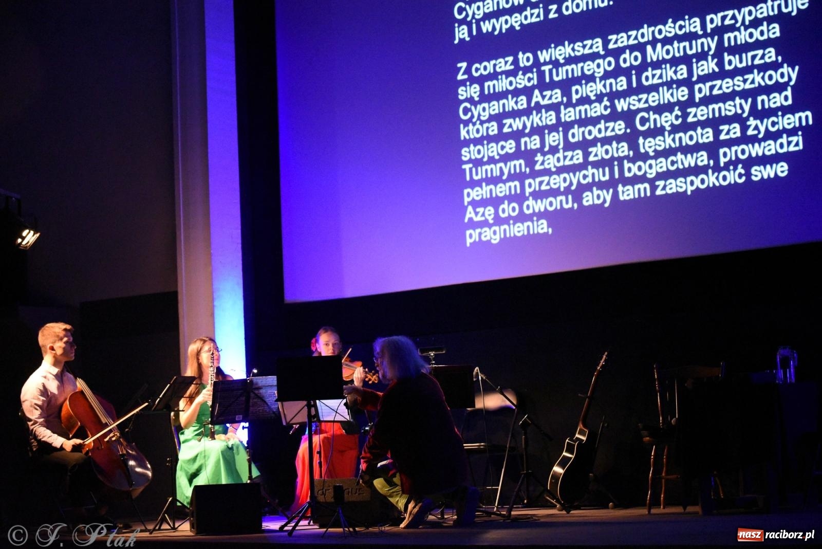 Zdjęcie w galerii na portalu naszraciborz.pl: CYGANKA AZA. Film z muzyką na żywo w Strzesze [FOTO i WIDEO] wiadomości z regionu