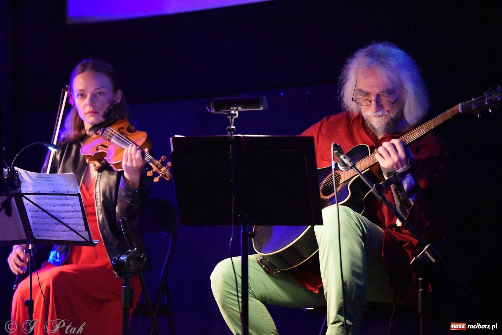 Zdjęcie w galerii na portalu naszraciborz.pl: CYGANKA AZA. Film z muzyką na żywo w Strzesze [FOTO i WIDEO] wiadomości z regionu