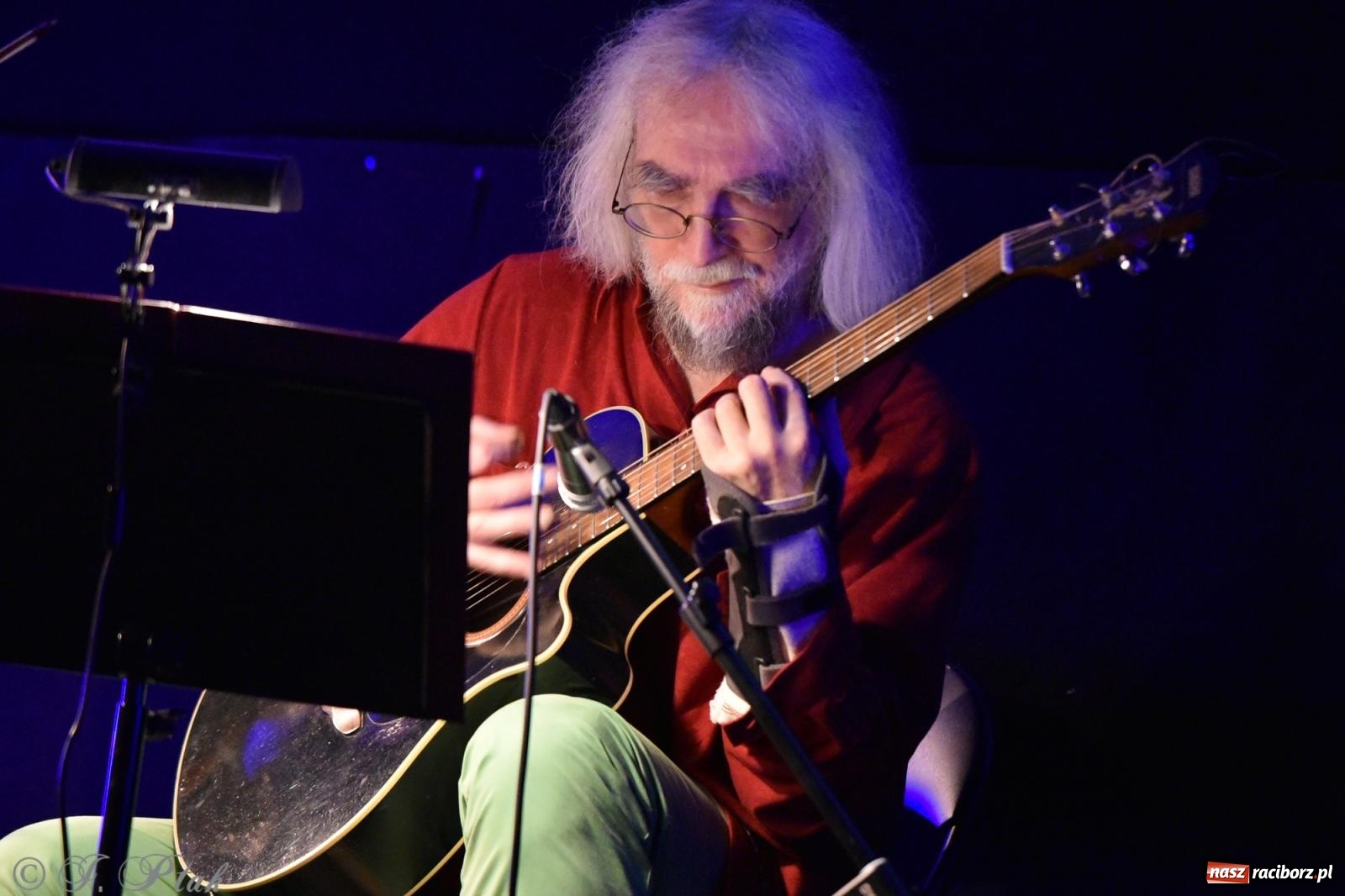 Zdjęcie w galerii na portalu naszraciborz.pl: CYGANKA AZA. Film z muzyką na żywo w Strzesze [FOTO i WIDEO] wiadomości z regionu