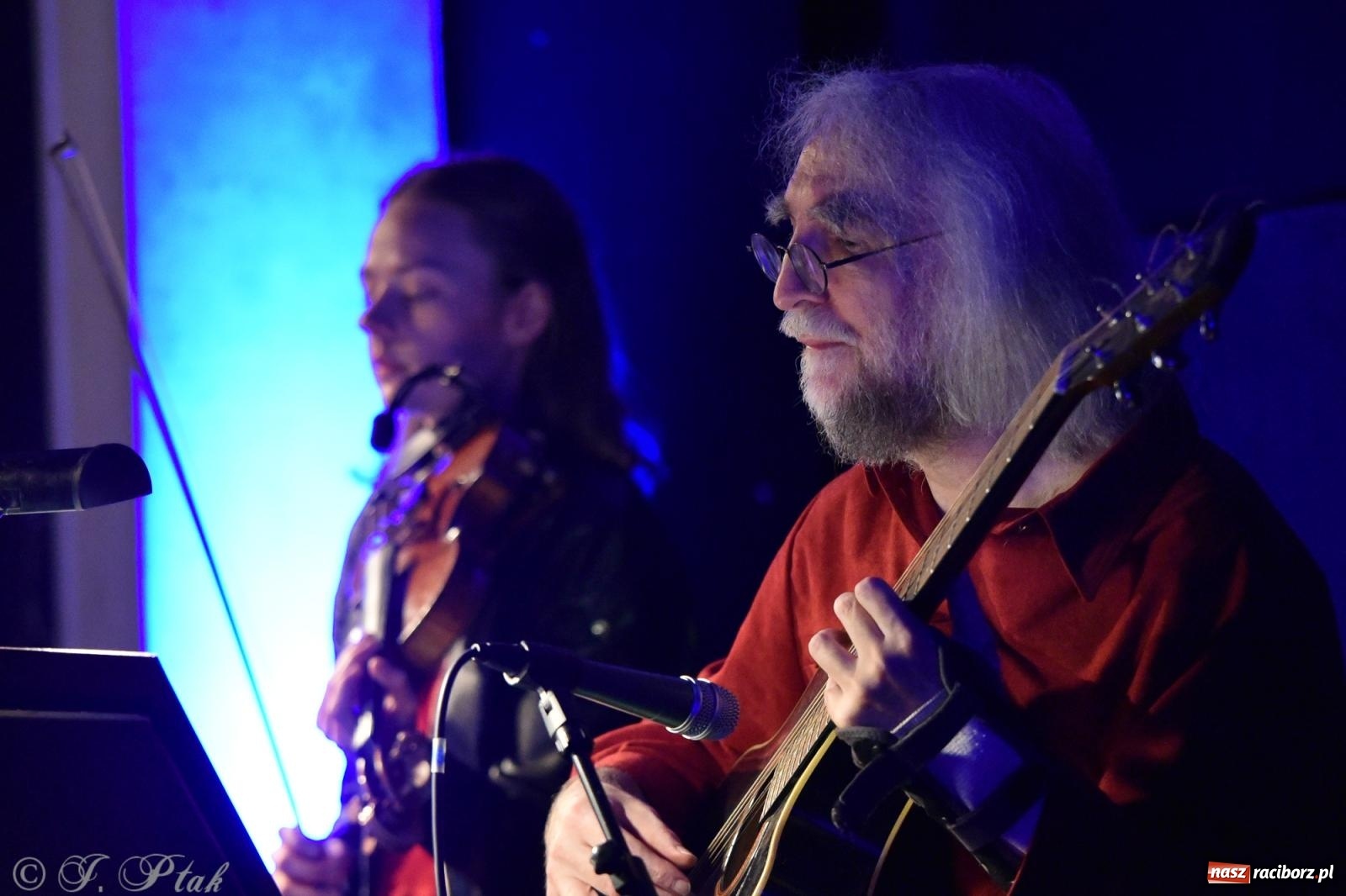 Zdjęcie w galerii na portalu naszraciborz.pl: CYGANKA AZA. Film z muzyką na żywo w Strzesze [FOTO i WIDEO] wiadomości z regionu