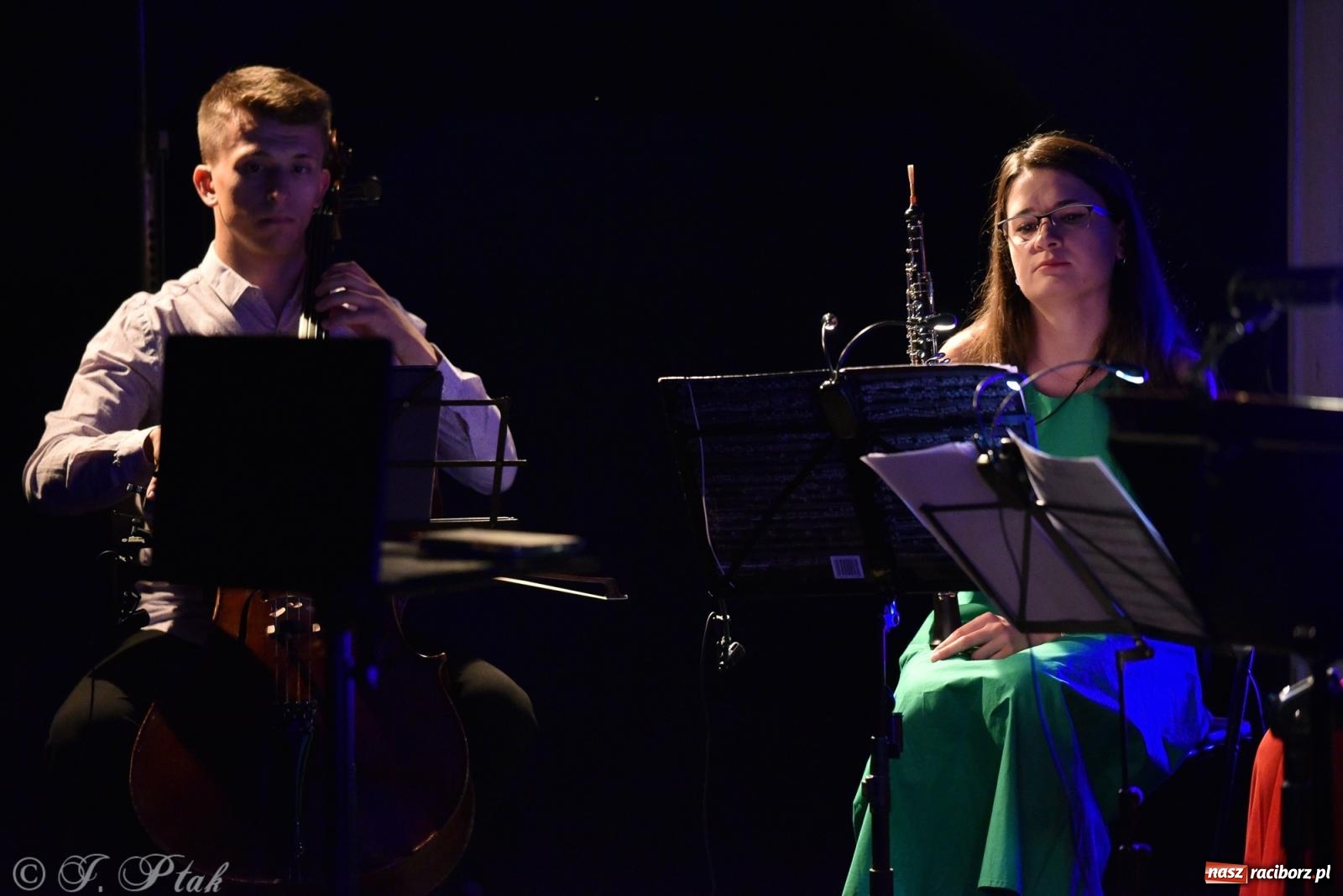 Zdjęcie w galerii na portalu naszraciborz.pl: CYGANKA AZA. Film z muzyką na żywo w Strzesze [FOTO i WIDEO] wiadomości z regionu
