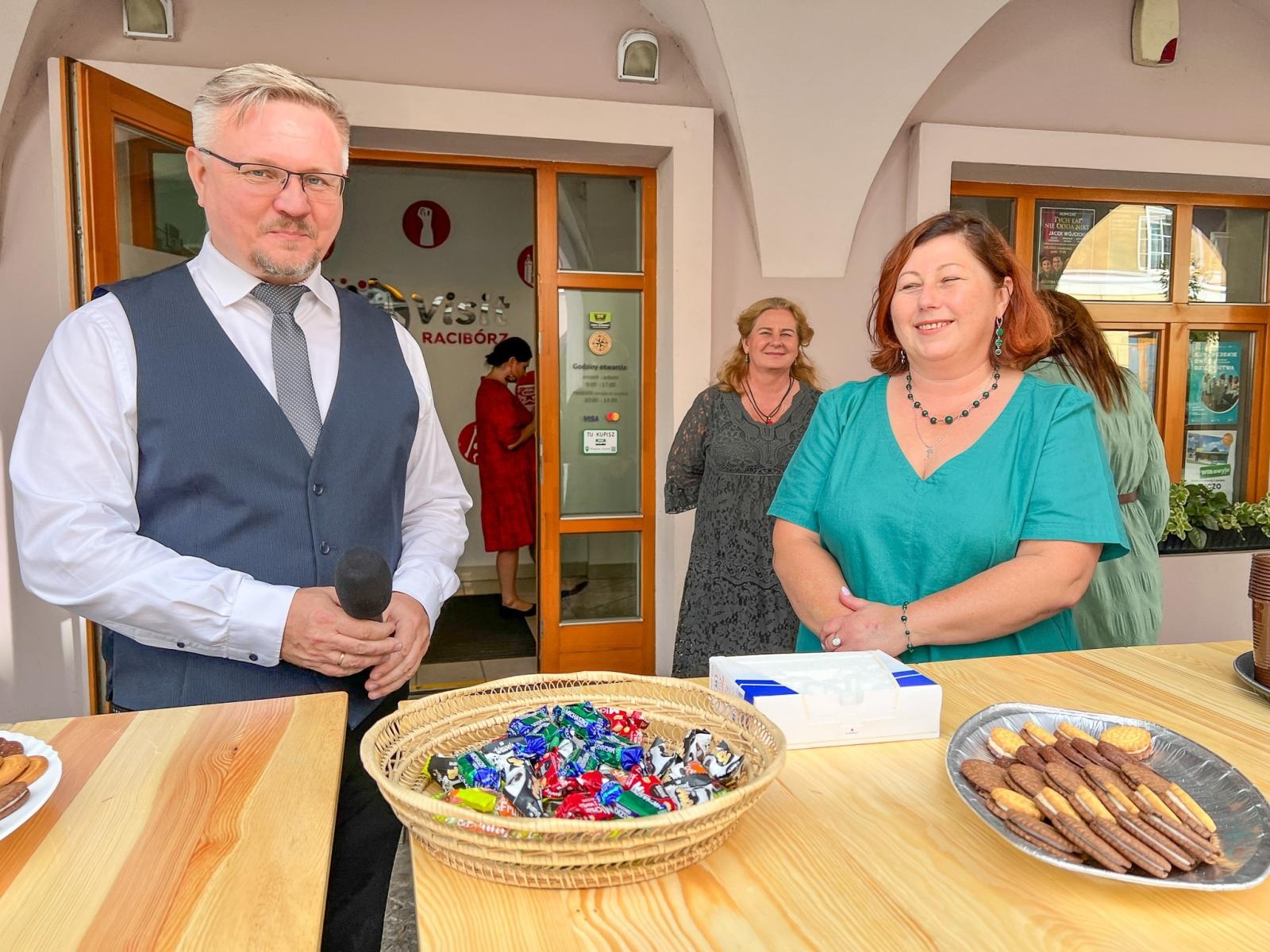 Zdjęcie w galerii na portalu naszraciborz.pl: Muzeum otwiera wystawę, wiceprezydent zdradza, co zastąpi na Rynku lodowisko wiadomości z regionu
