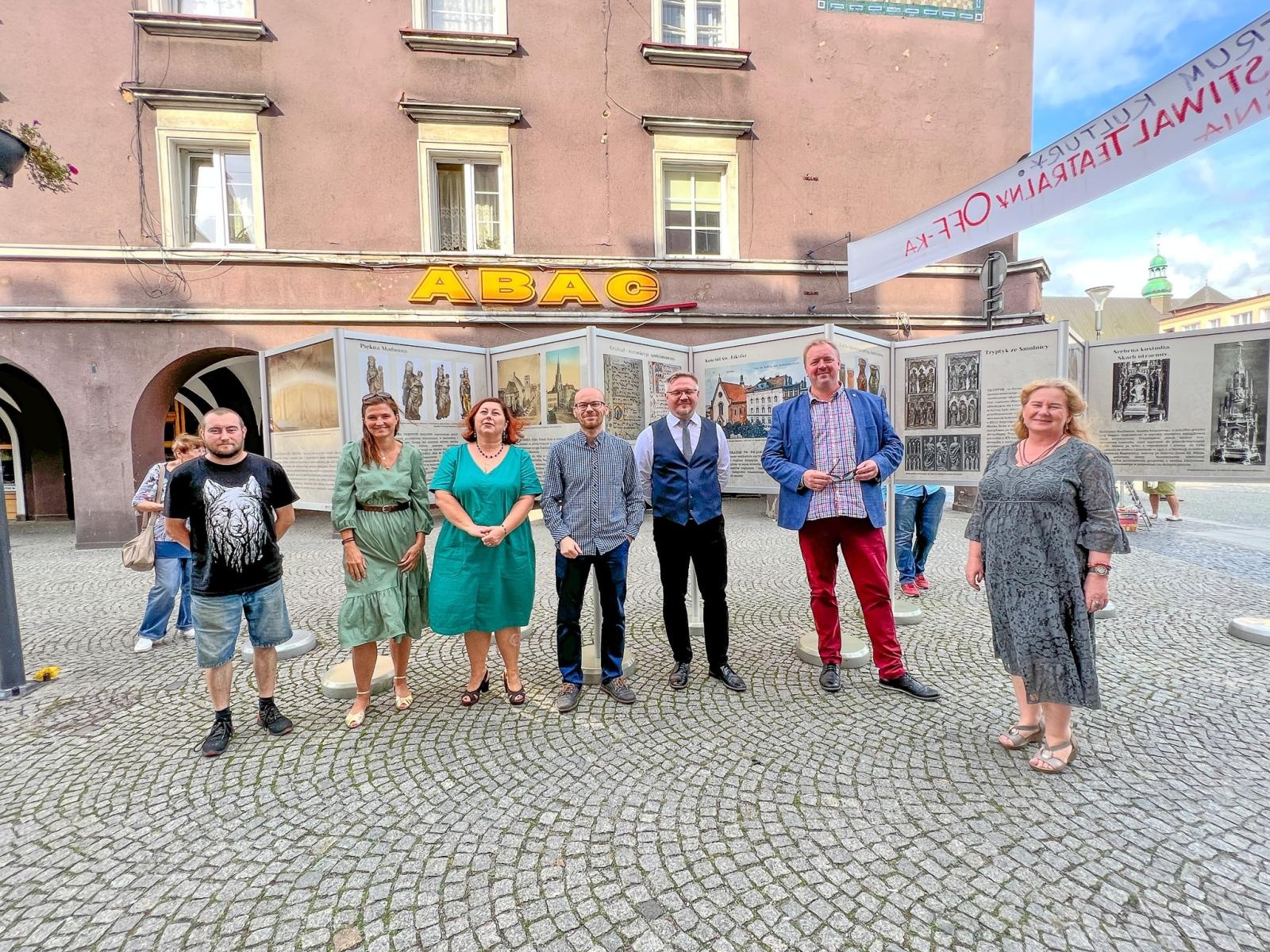 Zdjęcie w galerii na portalu naszraciborz.pl: Muzeum otwiera wystawę, wiceprezydent zdradza, co zastąpi na Rynku lodowisko wiadomości z regionu