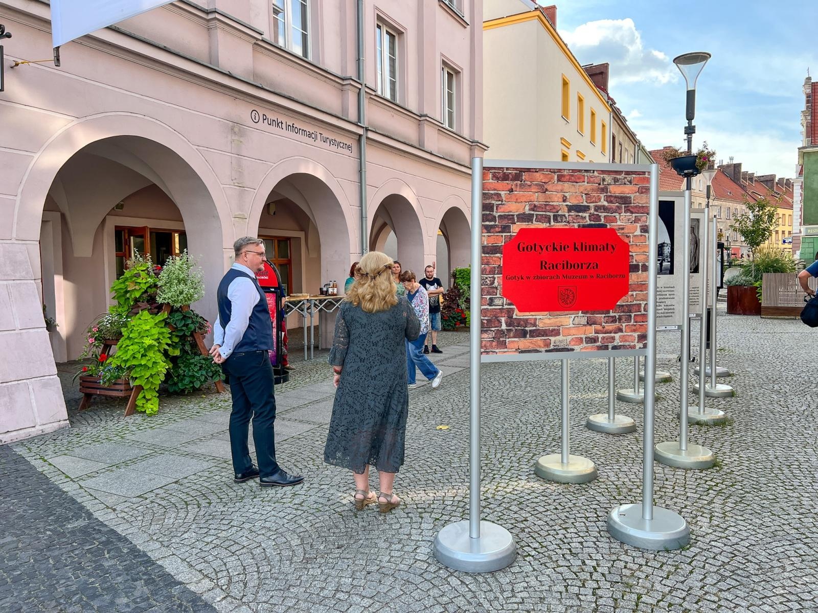 Zdjęcie w galerii na portalu naszraciborz.pl: Muzeum otwiera wystawę, wiceprezydent zdradza, co zastąpi na Rynku lodowisko wiadomości z regionu