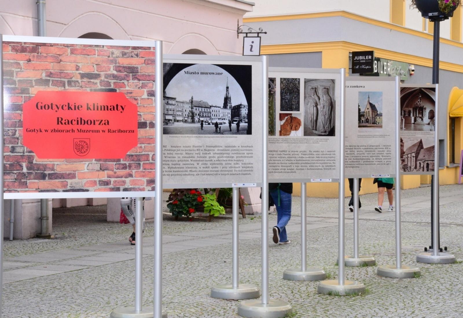 Zdjęcie w galerii na portalu naszraciborz.pl: Muzeum otwiera wystawę, wiceprezydent zdradza, co zastąpi na Rynku lodowisko wiadomości z regionu