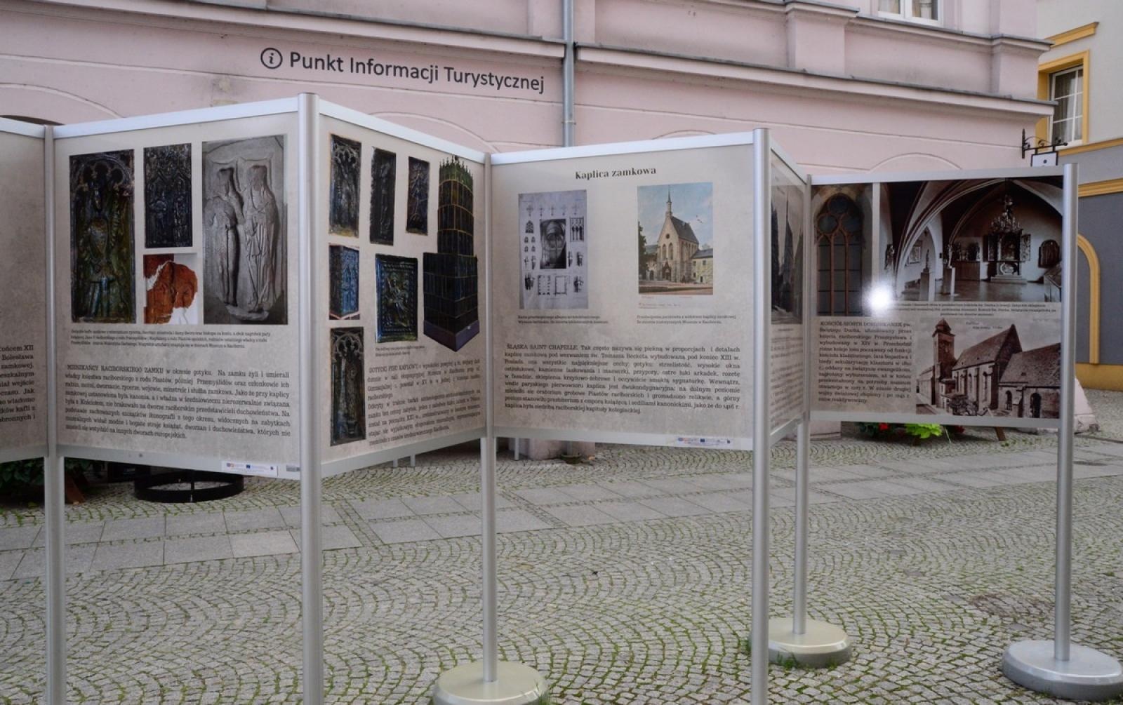 Zdjęcie w galerii na portalu naszraciborz.pl: Muzeum otwiera wystawę, wiceprezydent zdradza, co zastąpi na Rynku lodowisko wiadomości z regionu