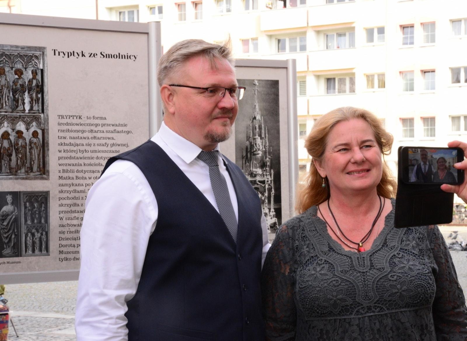 Zdjęcie w galerii na portalu naszraciborz.pl: Muzeum otwiera wystawę, wiceprezydent zdradza, co zastąpi na Rynku lodowisko wiadomości z regionu