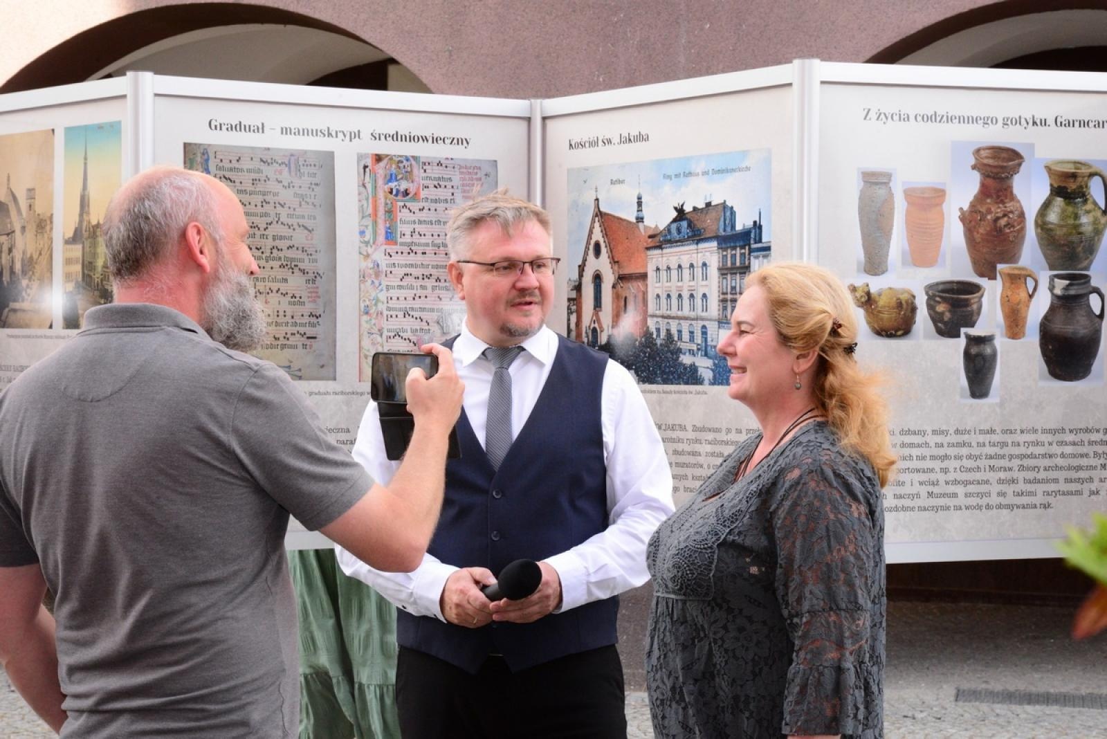 Zdjęcie w galerii na portalu naszraciborz.pl: Muzeum otwiera wystawę, wiceprezydent zdradza, co zastąpi na Rynku lodowisko wiadomości z regionu