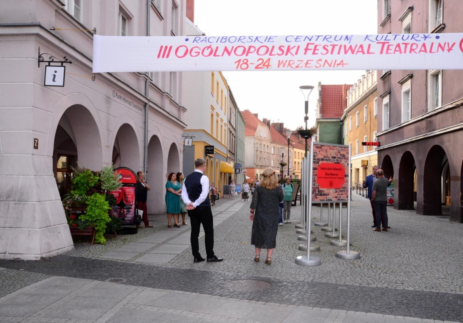 Zdjęcie w galerii na portalu naszraciborz.pl: Muzeum otwiera wystawę, wiceprezydent zdradza, co zastąpi na Rynku lodowisko wiadomości z regionu