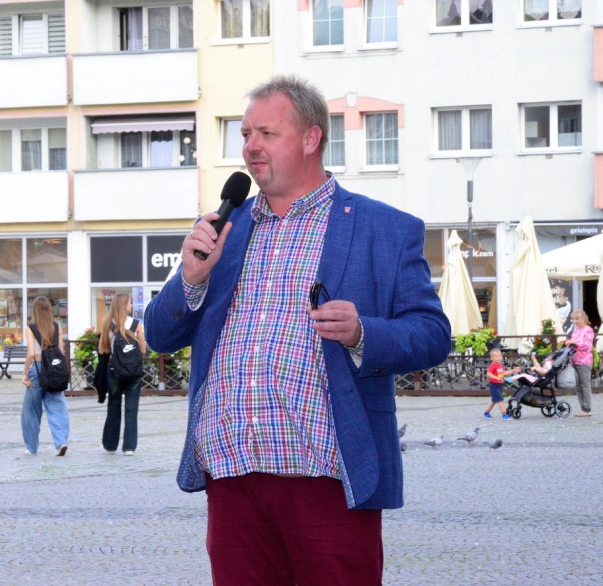 Zdjęcie w galerii na portalu naszraciborz.pl: Muzeum otwiera wystawę, wiceprezydent zdradza, co zastąpi na Rynku lodowisko wiadomości z regionu