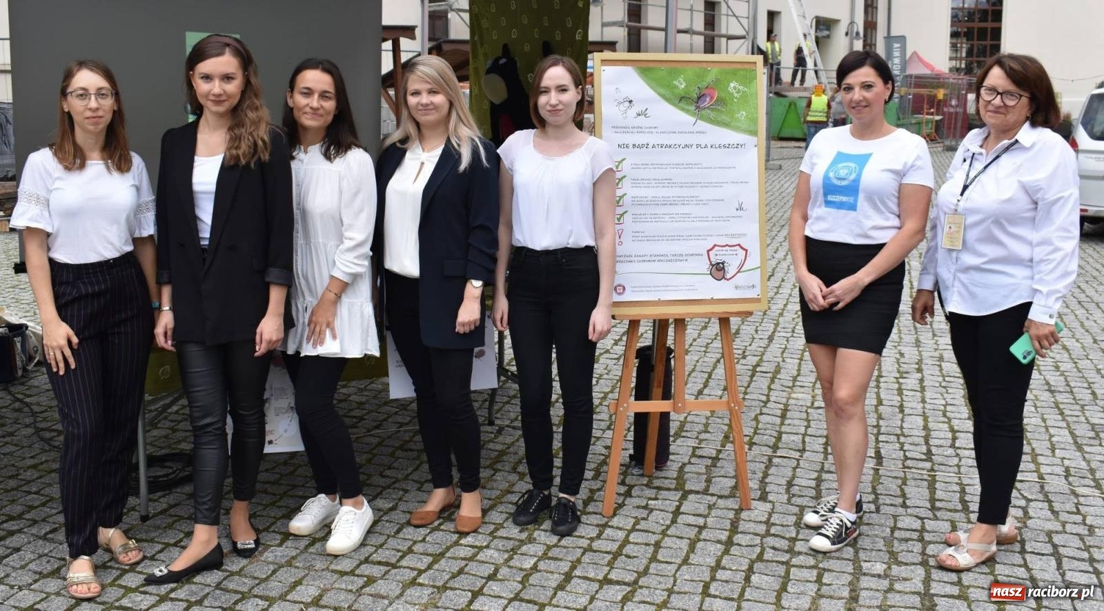 Zdjęcie w galerii na portalu naszraciborz.pl: Bezpieczne Grzybobranie. Nie bądź atrakcyjny dla kleszczy - wystawa na zamku wiadomości z regionu