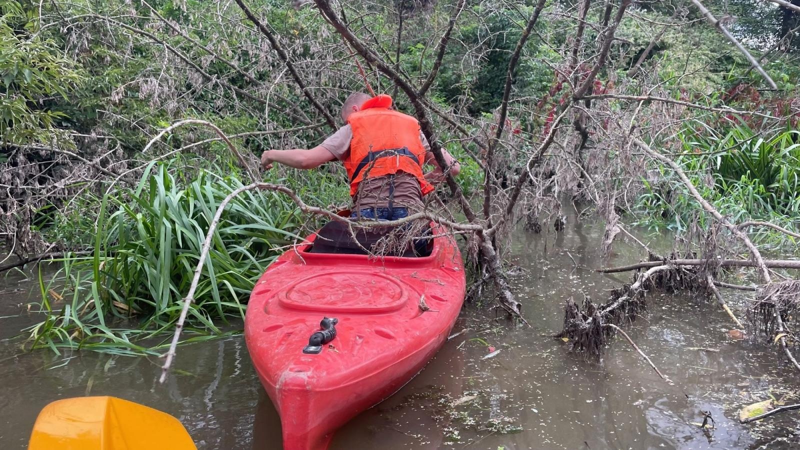 Zdjęcie w galerii na portalu naszraciborz.pl: Połączone siły młodzieży sprzątały Odrę wiadomości z regionu