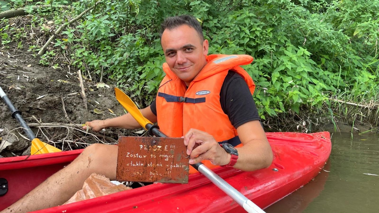 Zdjęcie w galerii na portalu naszraciborz.pl: Połączone siły młodzieży sprzątały Odrę wiadomości z regionu